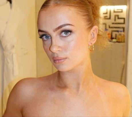 Maisie Smith estrella porno exclusiva imágenes