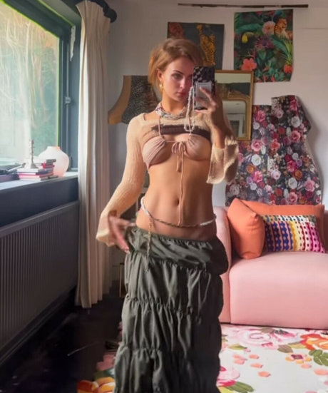 Maisie Smith actriz caliente fotos