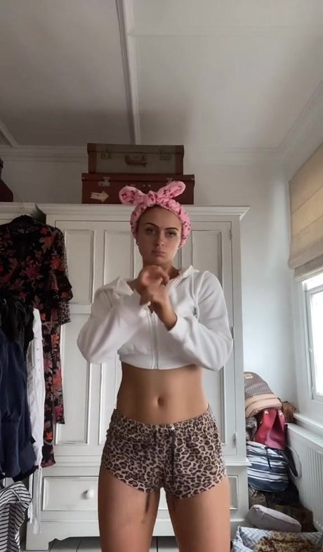 Maisie Smith modelo perfecto fotos