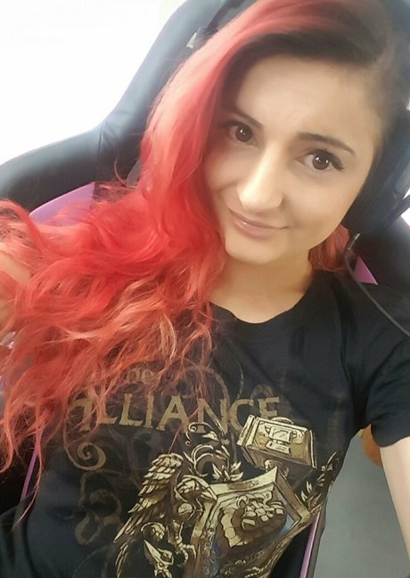 AnnieFuchsia estrella porno de arte galerías