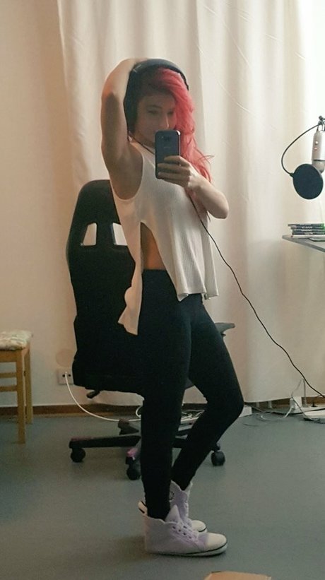 AnnieFuchsia actriz imágenes