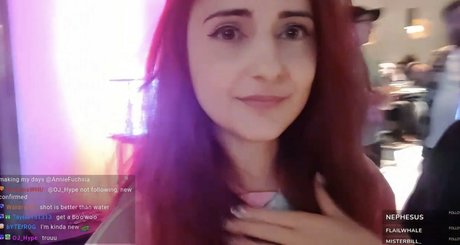 AnnieFuchsia modelo sexual imágenes