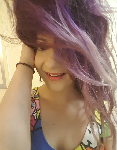 AnnieFuchsia actriz perfecta archivo