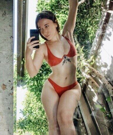 Ayytrae actriz desnuda foto