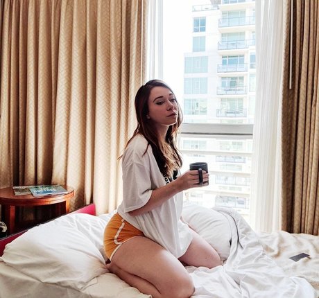 Ayytrae modelo hermosa imagen