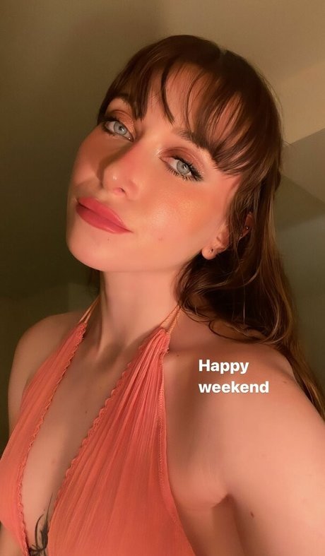 Ayytrae modelo erótico archivo