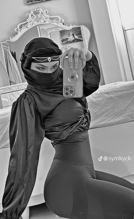 symkyck modelo pornografico imágenes