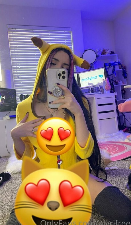 alyrifree hermosa estrella porno imagen