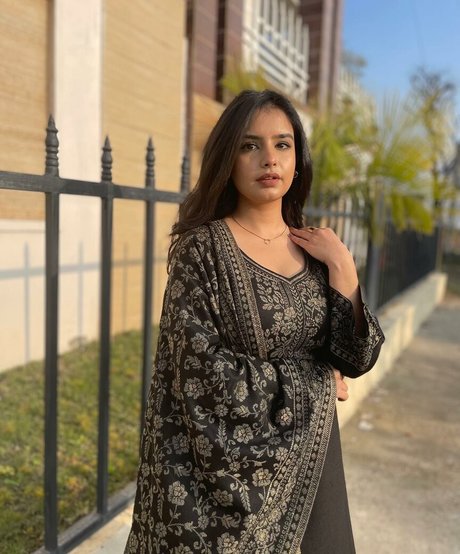 Aarushi Abrol estrella porno xxx galerías