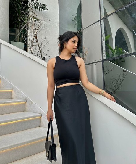 Aarushi Abrol bonita modelo foto