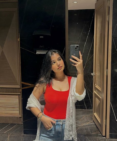 Aarushi Abrol hermosa modelo galerías