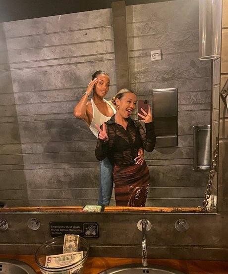 Ella Balinska estrella porno mejor imagen