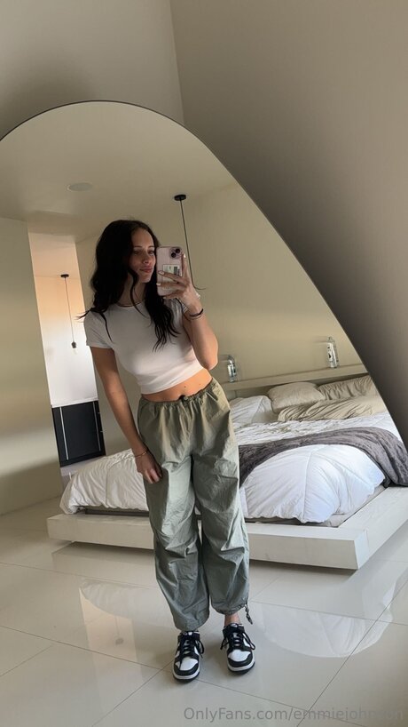 Emmiejohnson sexo modelo foto