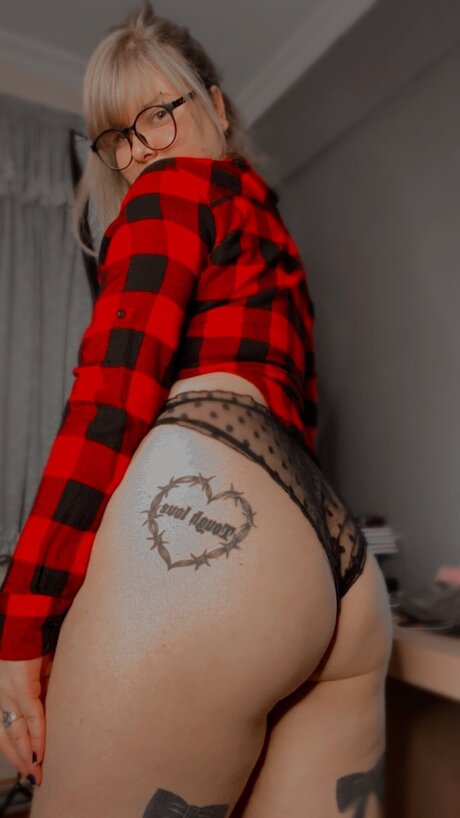 Chubbykikiyou modelo sexy fotos