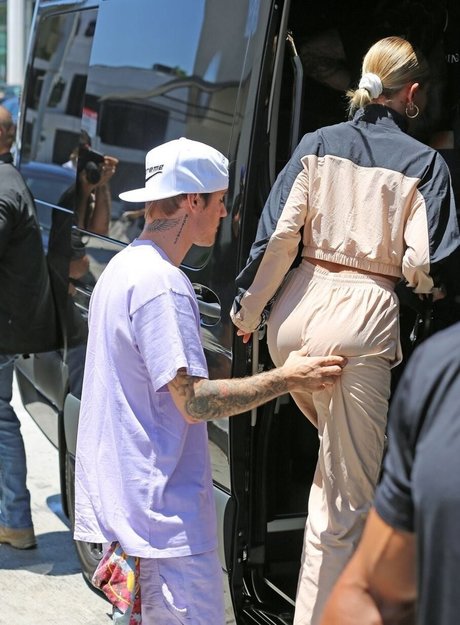 Hailey Baldwin Bieber arte modelo archivo