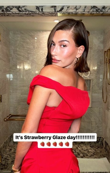 Hailey Baldwin Bieber modelo erótico archivo