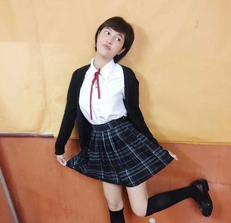 Deerlong modelo erótico galería