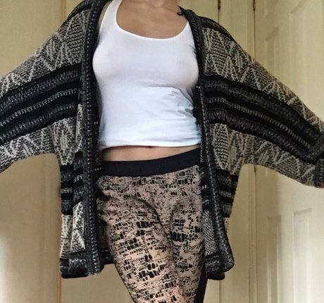 Miss Manganese ASMR estrella porno erótica imagen