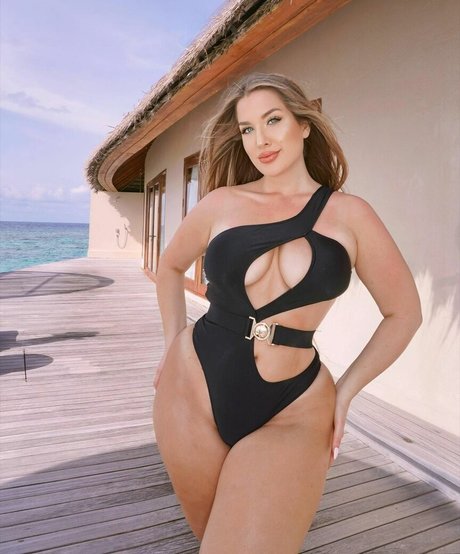 Ariella Eder estrella porno exclusiva galerías