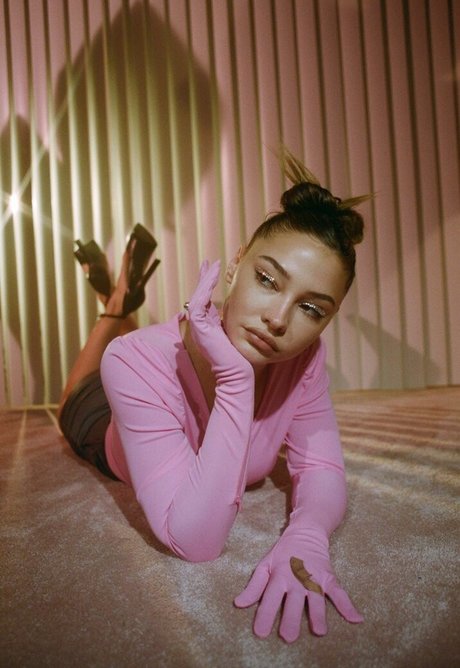 Madelyn Cline estrella porno sexy recopilación