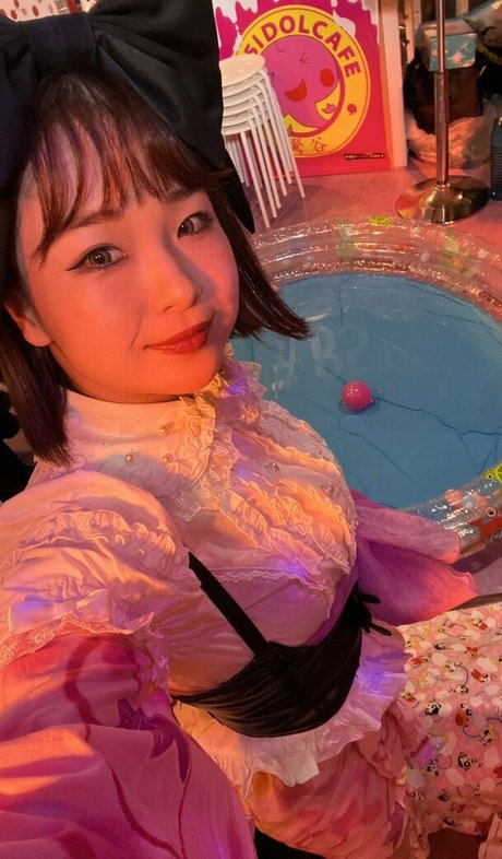 Childish Lina estrella porno bonita imágenes