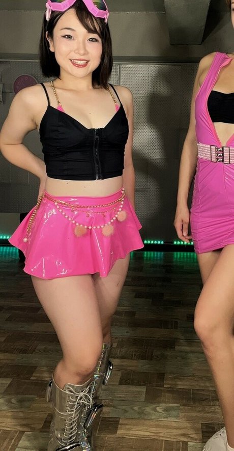 Childish Lina estrella porno perfecta imagen