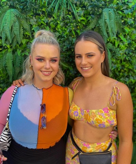 lesbianas anales con strap-on onlyfans alta calidad imágenes