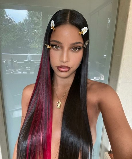 Emilia Mernes arte estrella porno archivo