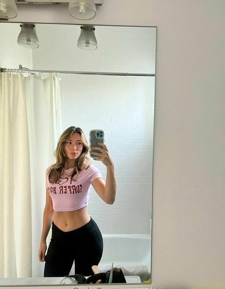 tetas grandes chorreando onlyfans erótica xxx imágenes