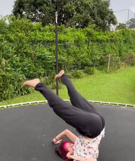 Julia K Barni actriz caliente imagen