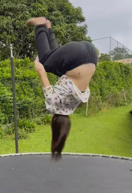 Julia K Barni bonita modelo galerías