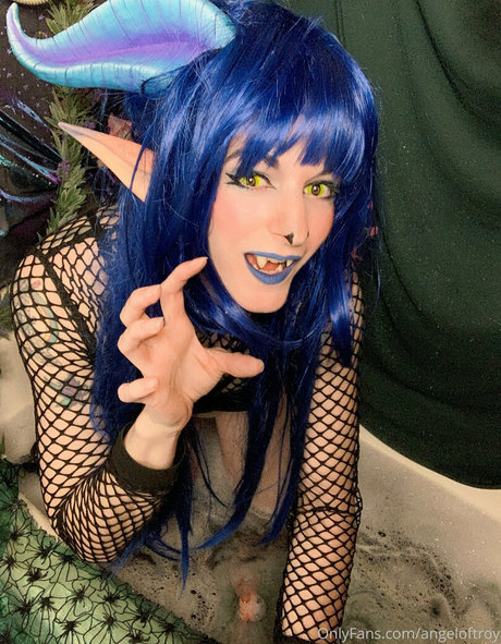 angeloftroy actriz desnuda galería