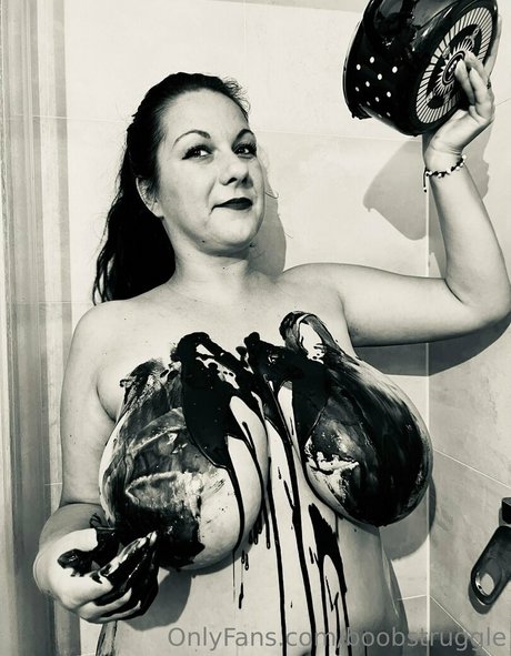 boobStruggle buena actriz galería