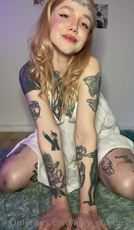 lucy stardust estrella porno desnuda archivo