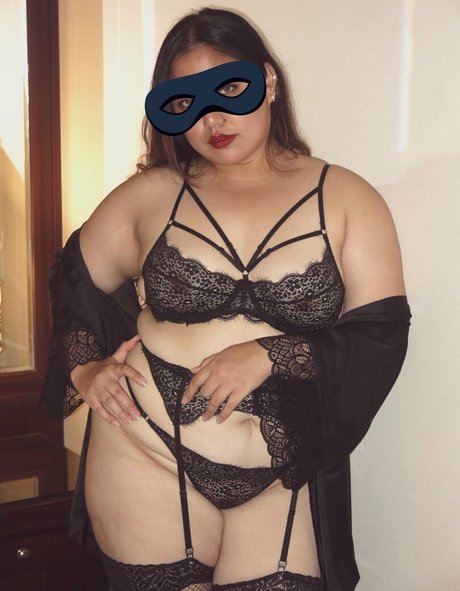 mami__ciel estrella porno atractiva imágenes