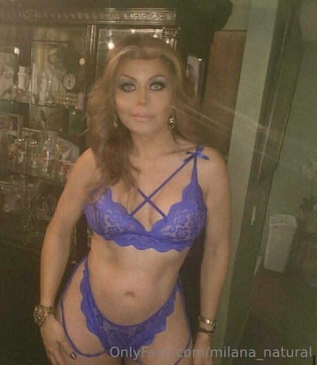 milana natural bonita estrella galería