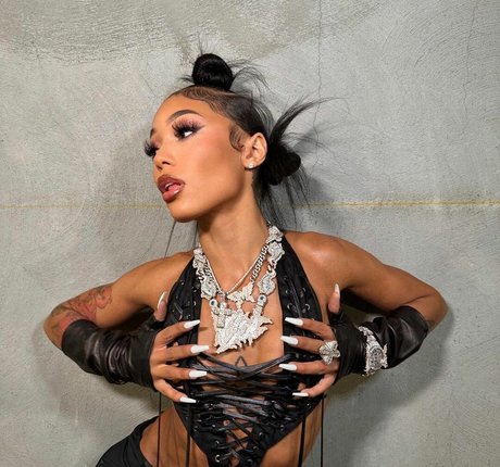 Coi Leray estrella porno atractiva foto