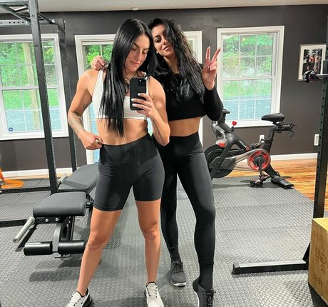 Sonya Deville hermosa modelo imagen