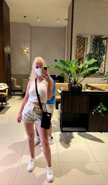 Mimi Lintrup actriz caliente galería