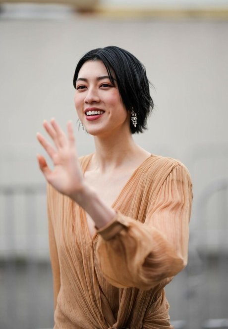 Ayaka Miyoshi estrella bonita imagen