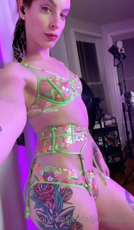 janieblade actriz caliente foto