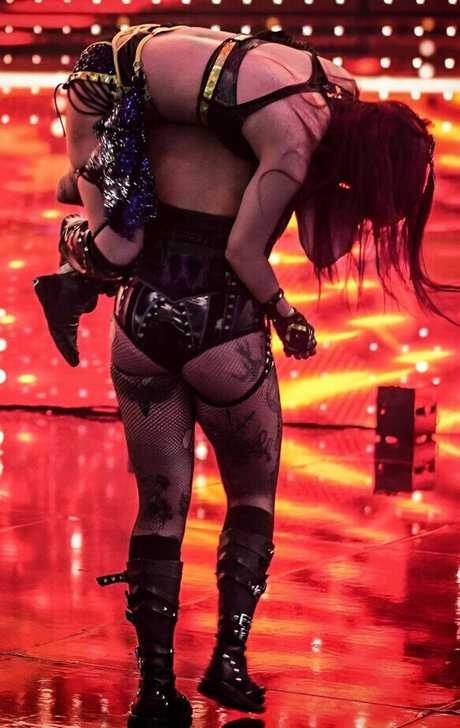 Rhea Ripley modelo de arte recopilación