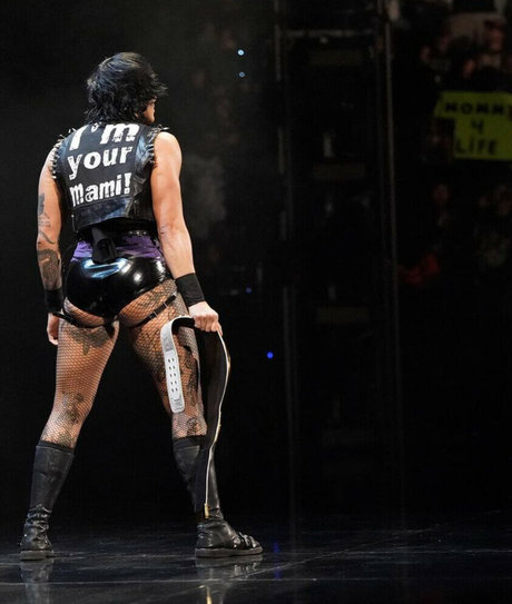 Rhea Ripley estrella porno perfecta galería