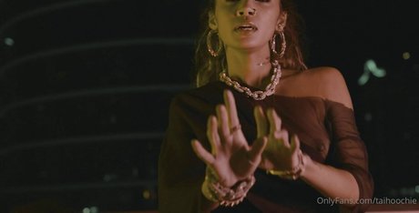 Tai Aysha estrella atractiva galerías