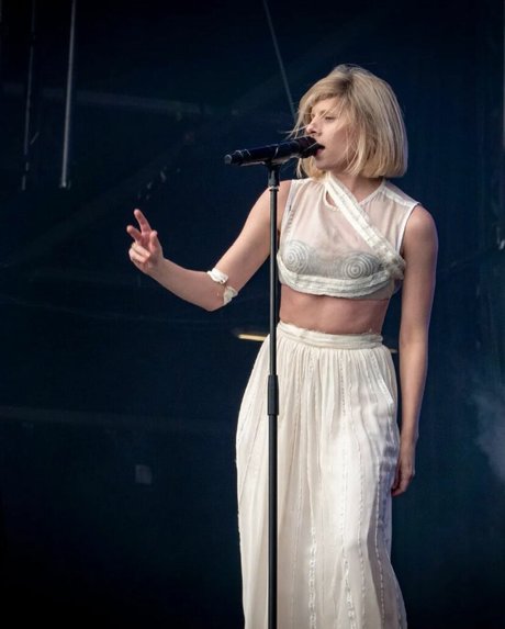 Aurora Aksnes estrella hd imágenes