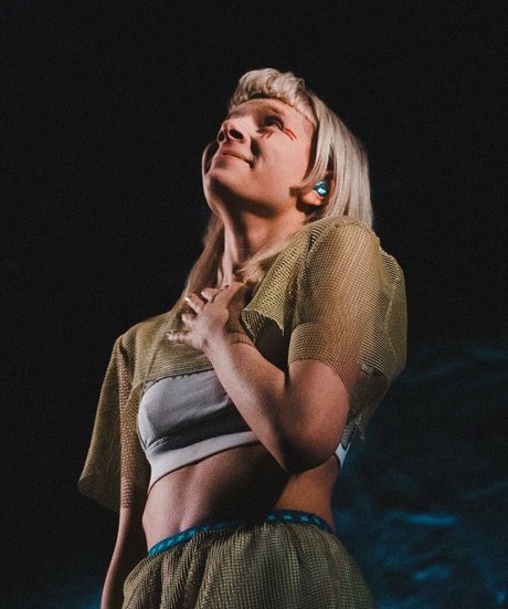 Aurora Aksnes modelo mejor galerías