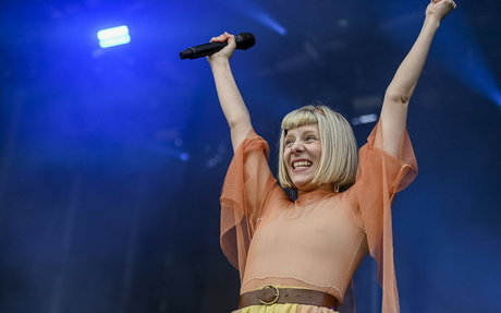 Aurora Aksnes estrella porno mejor foto