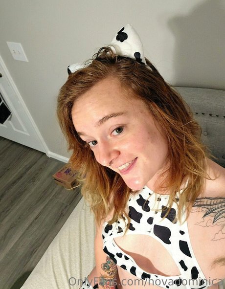 novadominica modelo bonita archivo