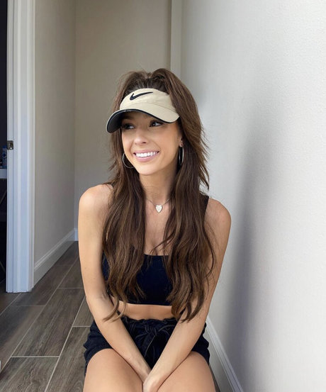 Taylor Alesia modelo desnuda archivo