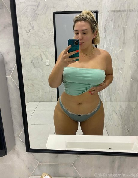 Nixxdee modelo sexy fotos